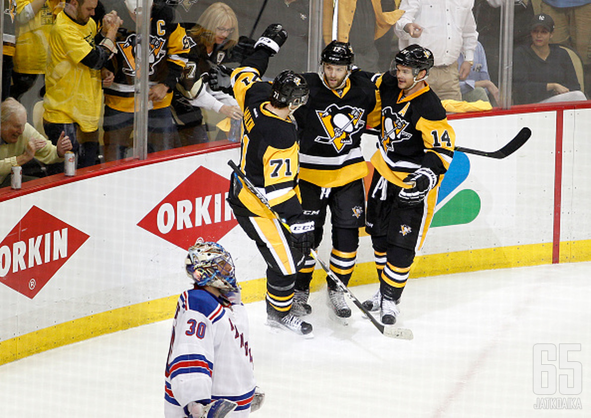 Penguins-pelaajilla riitti aihetta juhlaan kuuden maalin ja jatkopaikan edestä.