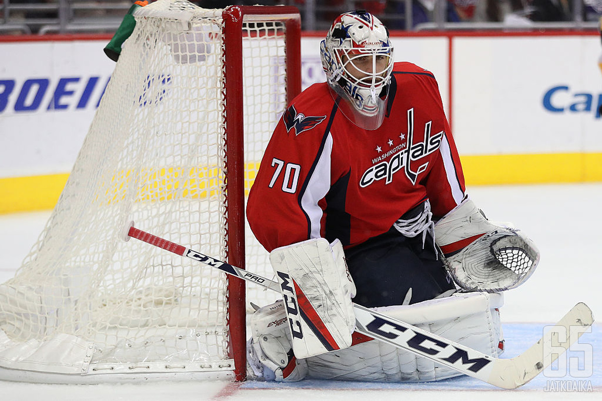 Braden Holtby oli ohittamaton este Red Wingsin hyökkääjille.