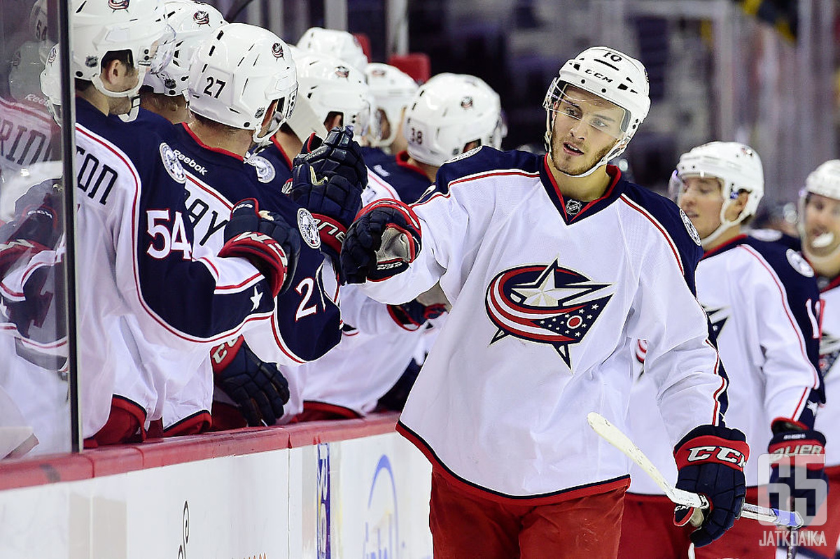 Alexander Wennberg tahditti Blue Jacketsin kiriä kahdella tehopisteellään.