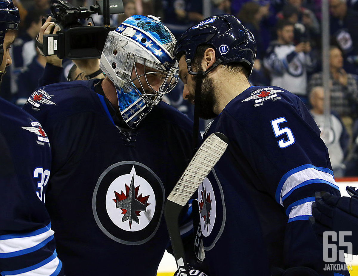 Viime kaudella Connor Hellebuyck torjui Jetsille 26 voittoa.