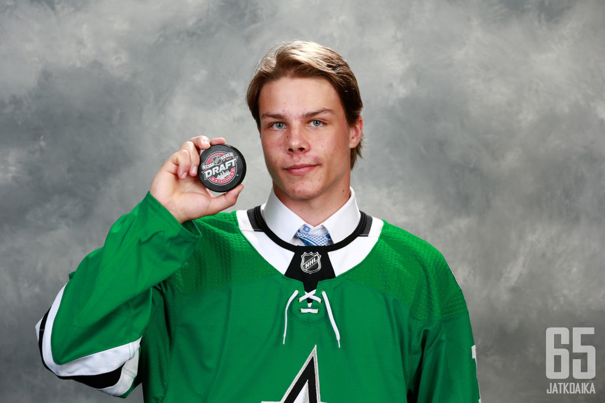 Miro Heiskanen lähtee tavoittelemaan paikkaa Dallas Starsin NHL-joukkueesta.