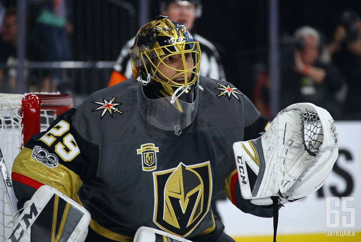 Marc-André Fleury loukkaantui pelissä Detroit Red Wingsiä vastaan 13.10.