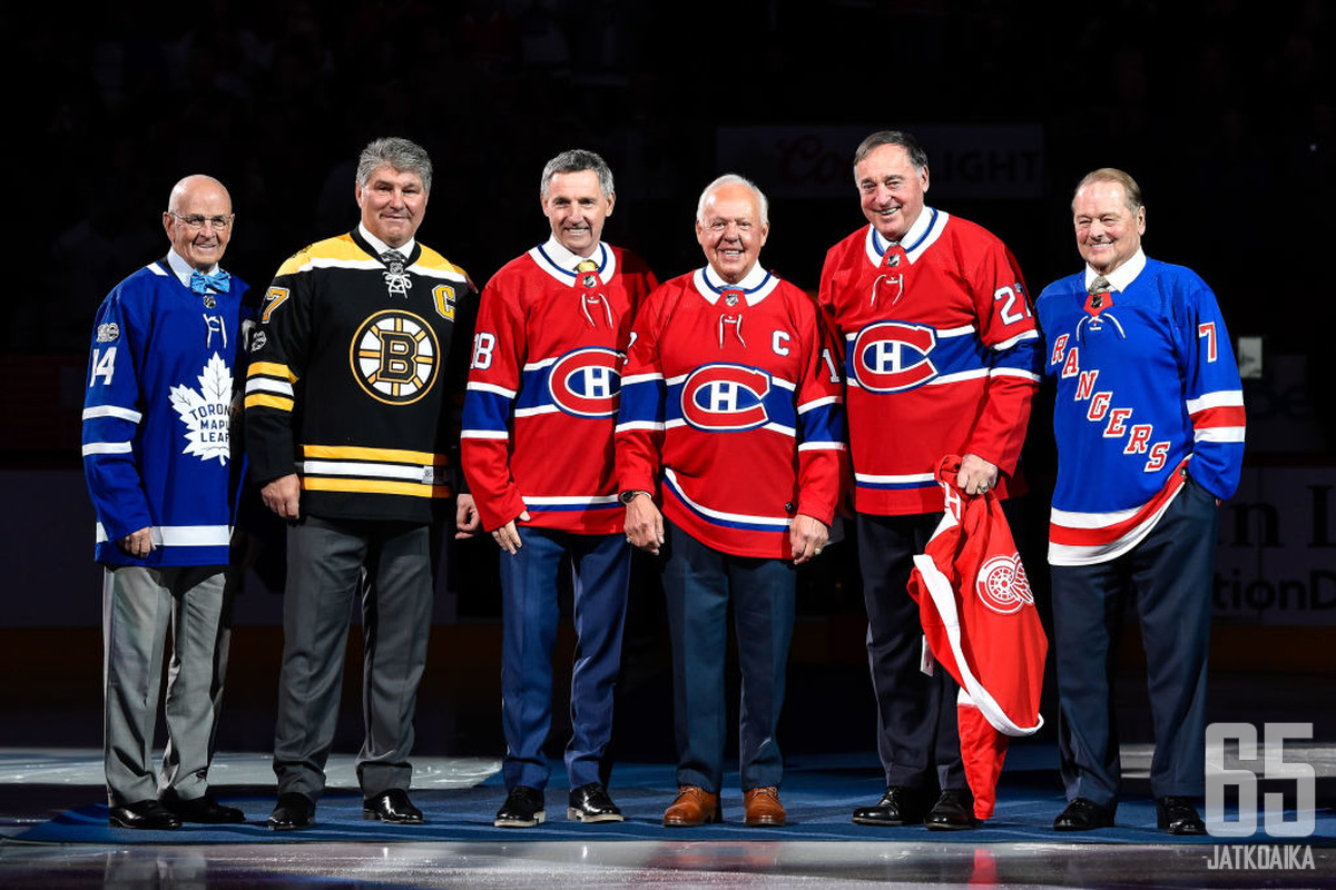 NHL-legendoja juhlimassa liigan satavuotisjuhlissa. 