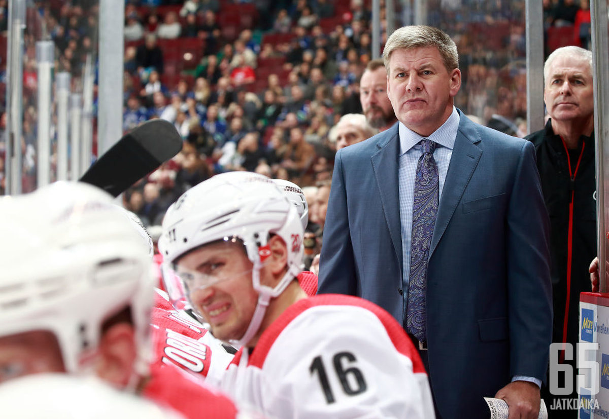 Bill Peters valmensi Hurricanesia neljä kautta.