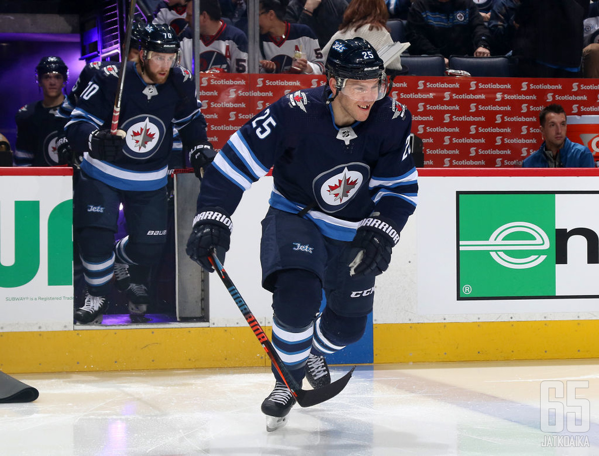 Paul Stastnyn Jets-ura alkoi kotiottelulla Nashville Predatorsia vastaan.