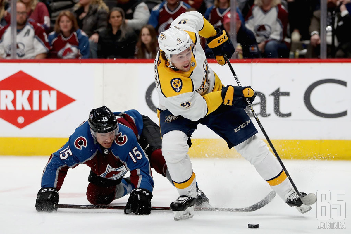 Filip Forsberg laittoi ensimmäisellä kierroksella Avalanche-puolustuksen polvilleen.