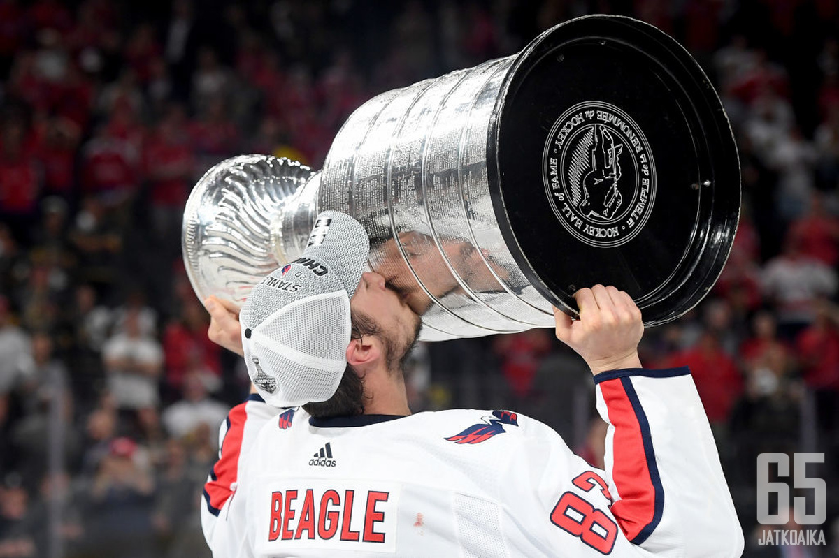 Beagle pääsi nostamaan pokaalia myös NHL:ssä.