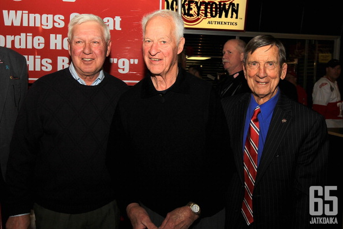 Alex Delvecchio, Gordie Howe ja Ted Lindsay, Red Wings -legendat. 