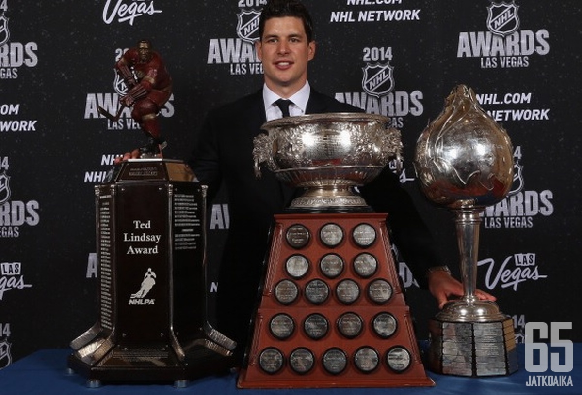 Crosby ansaitsi viime kauden teoillaan kolme palkintoa.