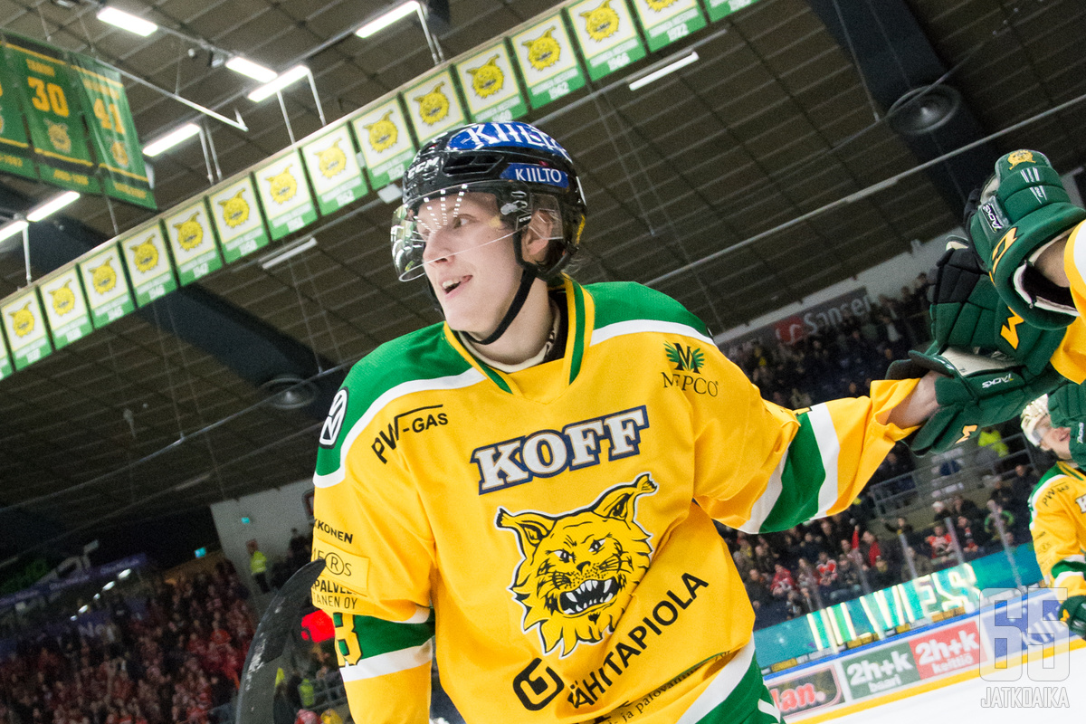 Ville Meskanen odottaa perjantain Ilves−JYP-ottelua innolla.
