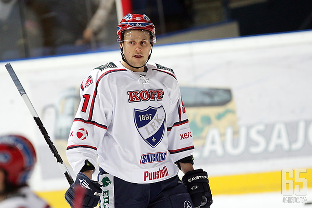 Tuomas Huhtanen nähtiin viime kaudella IFK-paidassa.
