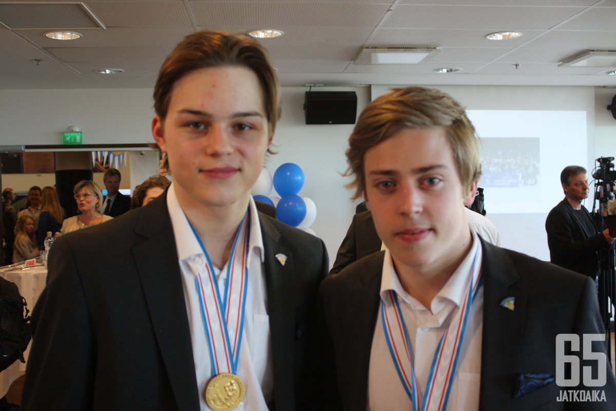 Rasmus Kupari ja Leevi Aaltonen olivat voittamassa poikien MM-kultaa.