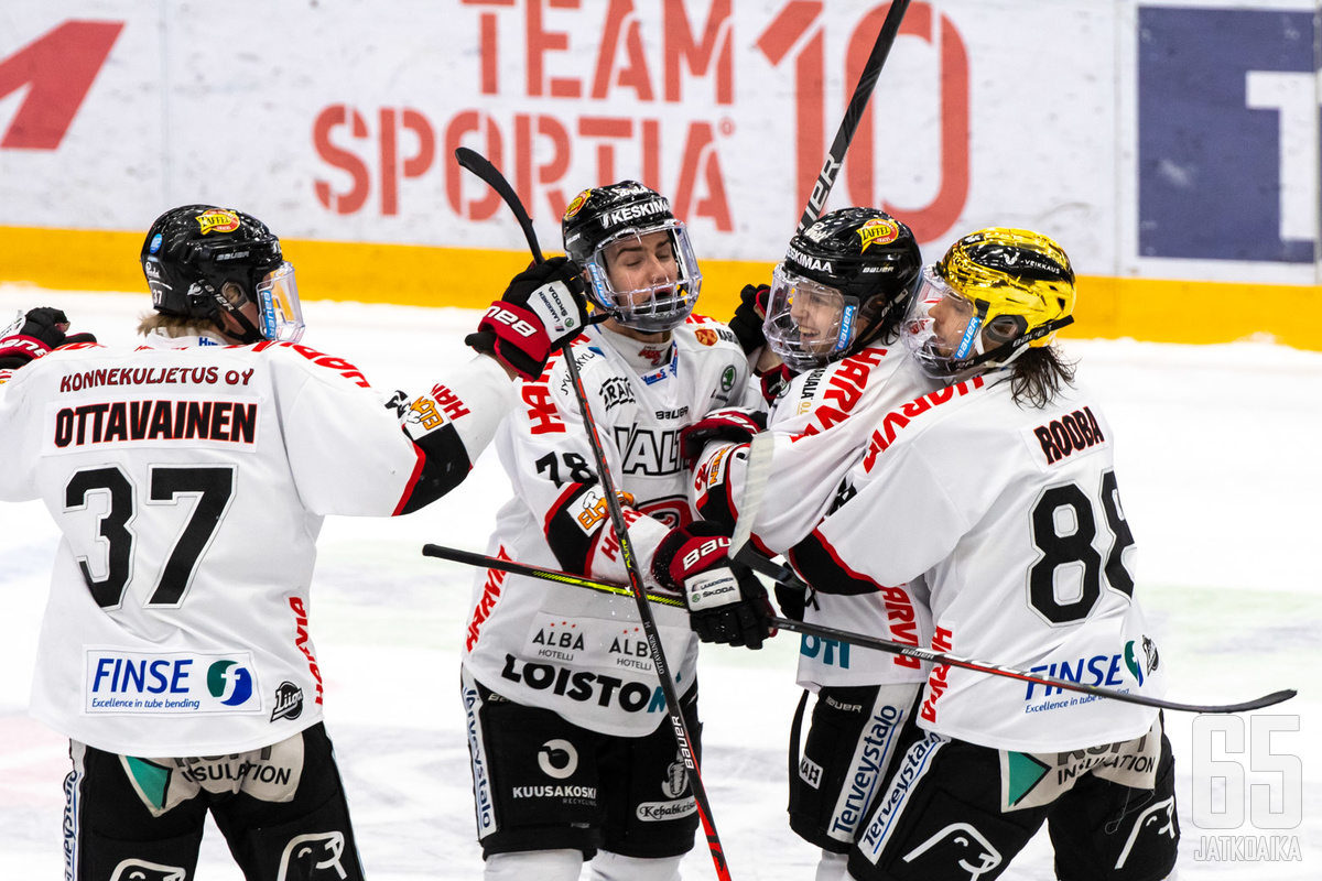 Tuoko Joakim Kemellin Liiga-debyytti JYPille näin iloisia ilmeitä Mikkelissä?