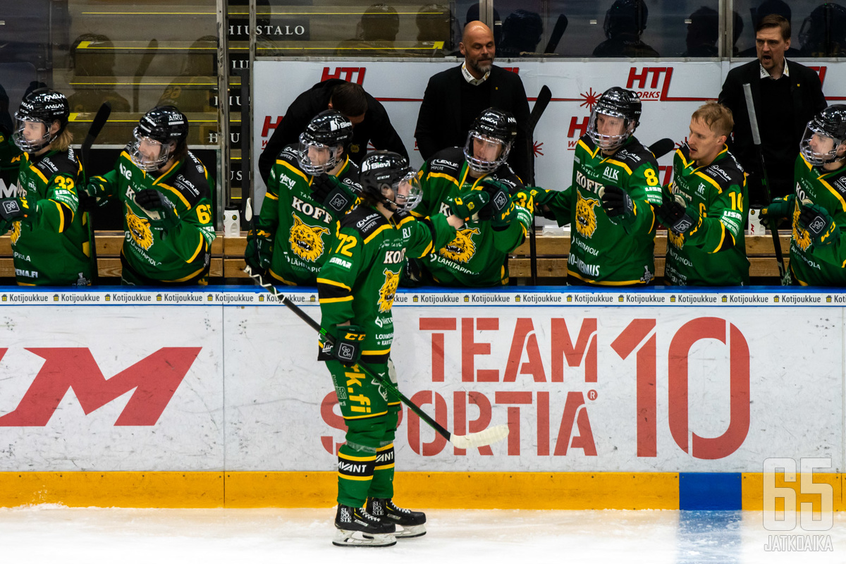 Lancaster tuo tehokkuutta Ilves-puolustukseen. 