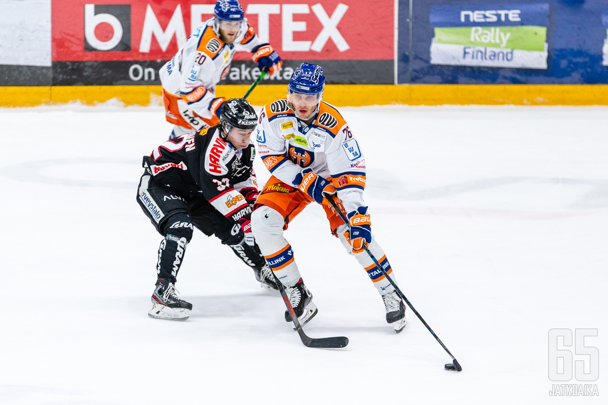 Tappara oli lähes koko illan kuskin paikalla. 