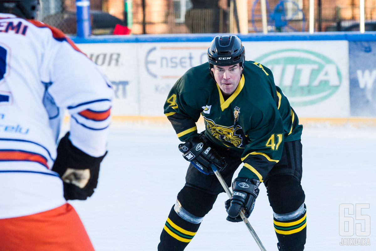 Raimo Helminen tähditti Ilves-Niilojen joukkuetta alumniottelussa.