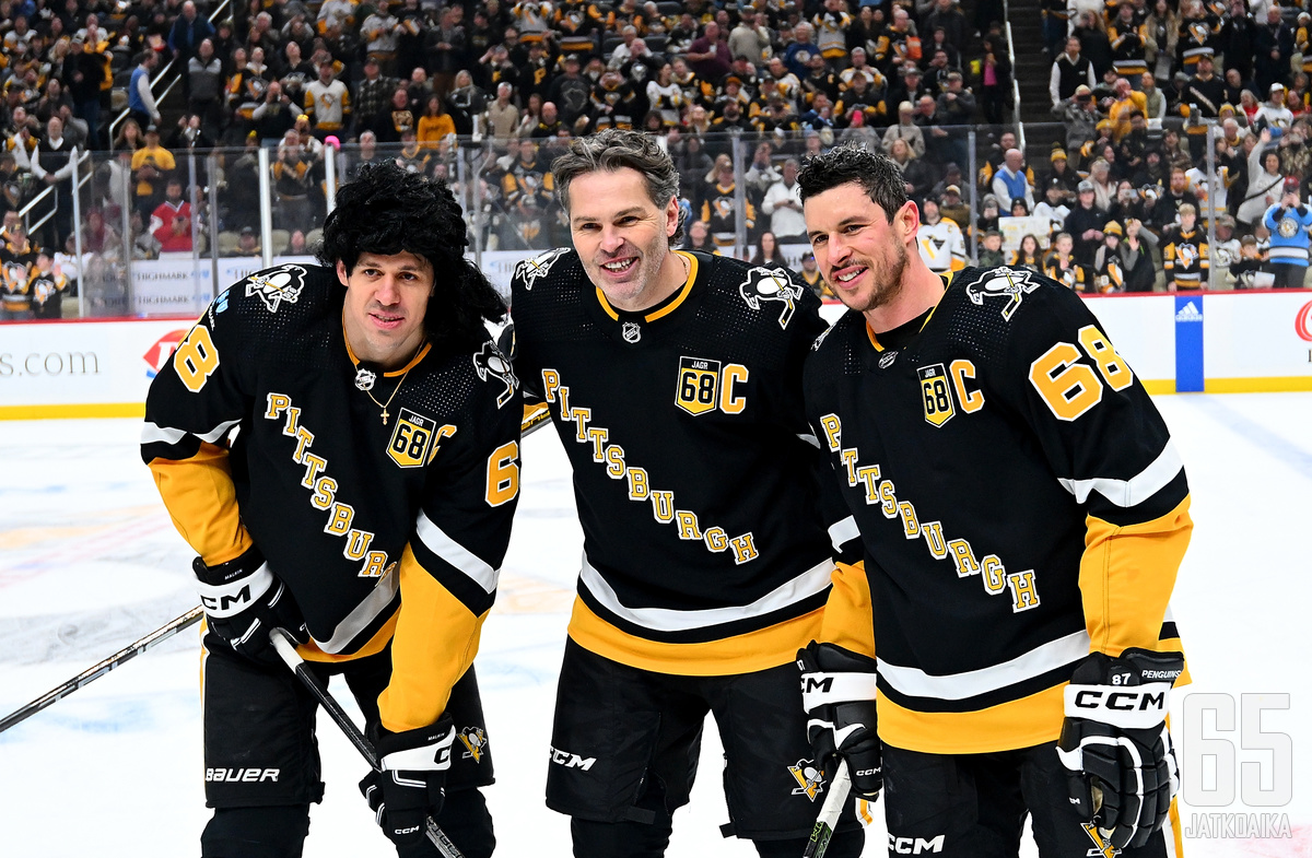 Kolme Penguins-legendaa: Jevgeni Malkin, Jaromir Jágr ja Sidney Crosby.