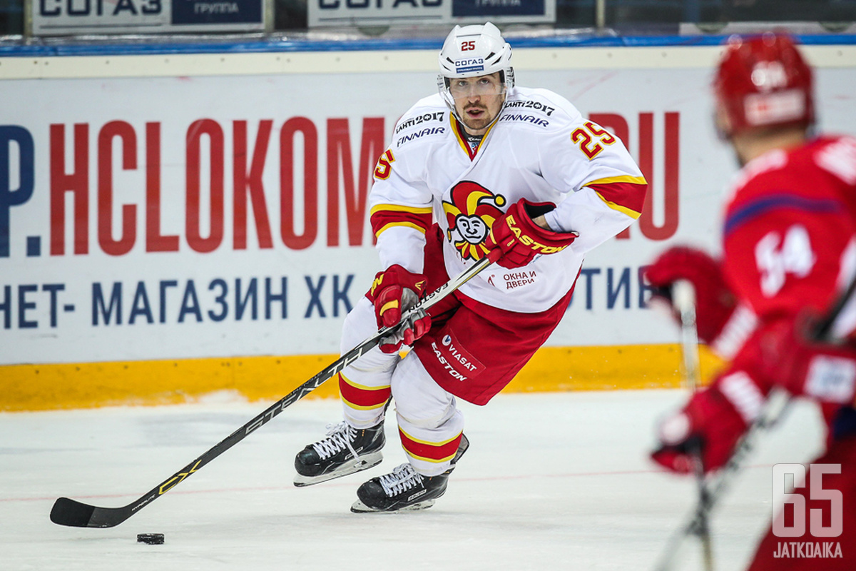 Pekka Jormakka iski Jokereiden ainoan osuman Lokomotiv Jaroslavlia vastaan.