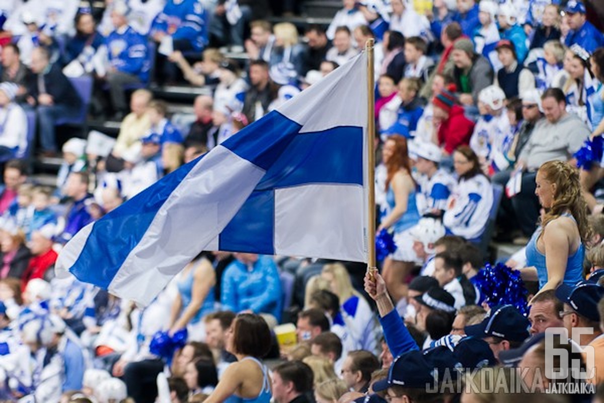 Suomi taistelee sunnuntaina MM-kullasta.