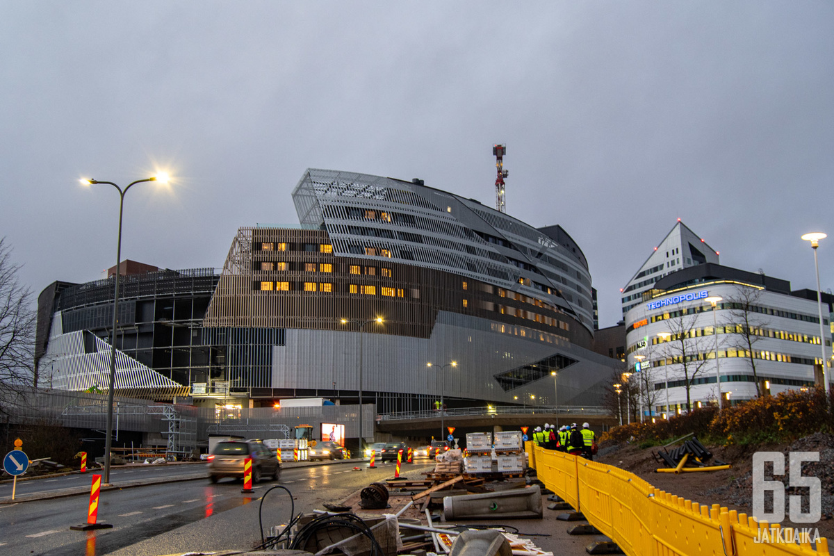 Tampereen uusi areena on komea ilmestys keskustan vilinässä.