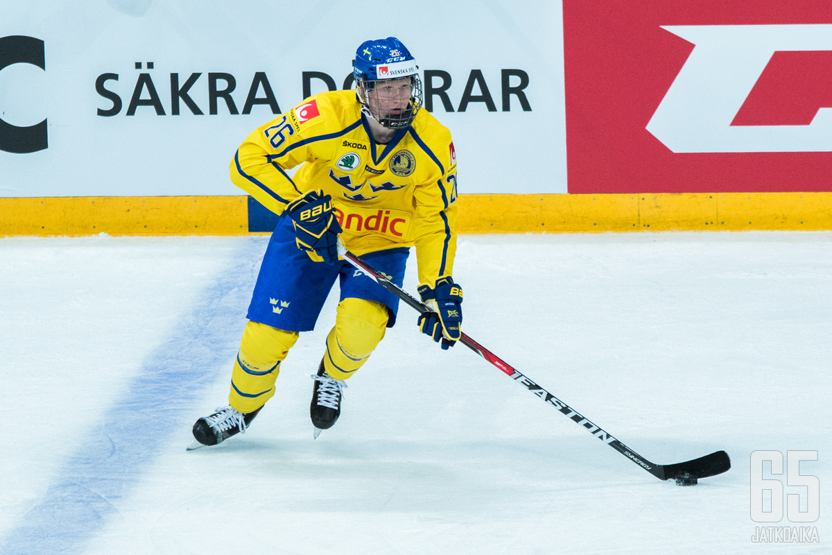 Rasmus Dahlin debytoi miesten maajoukkueessa Helsingin EHT:llä.