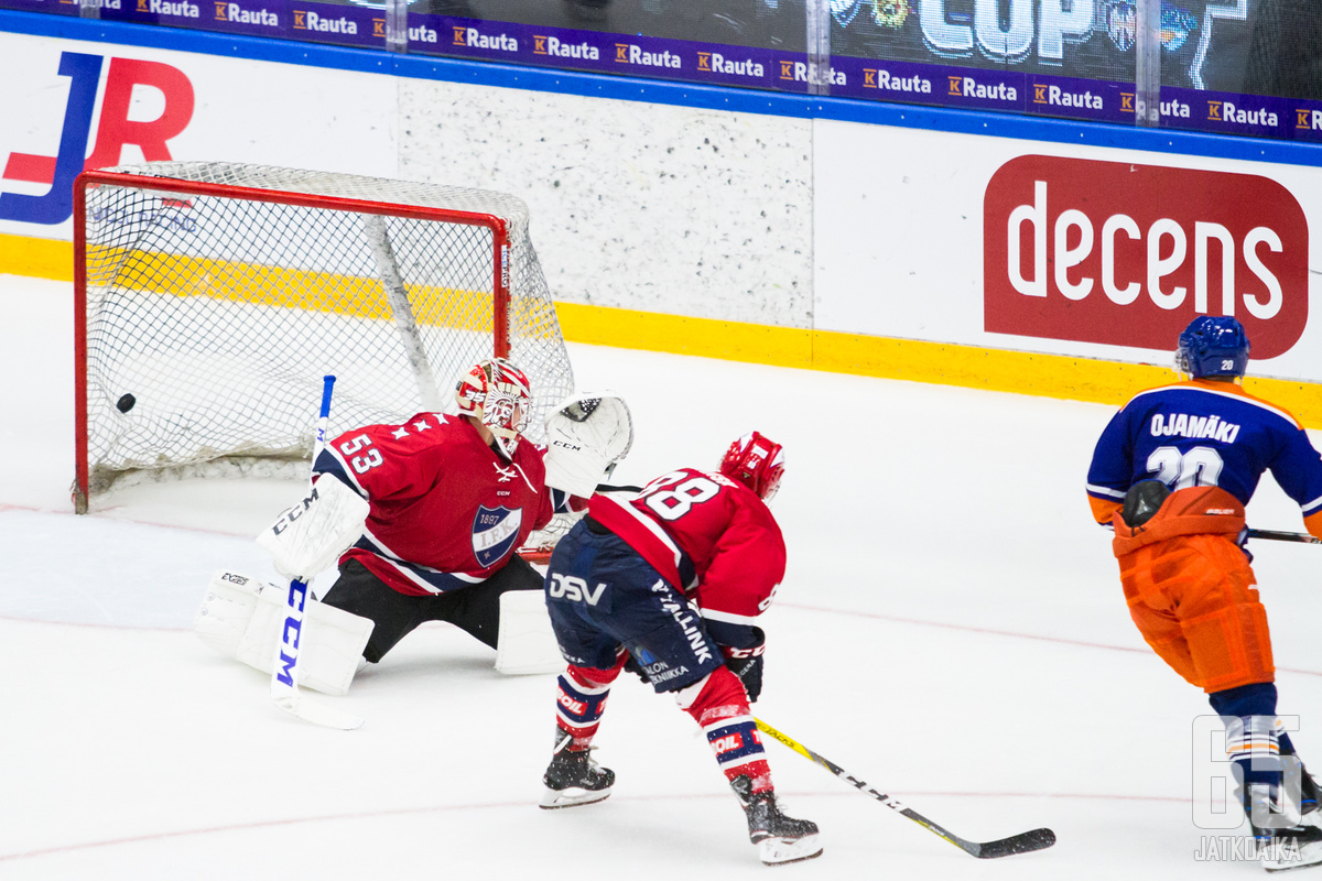 Niko Ojamäen 2–1-osuma kolmannessa erässä jäi ottelun voittomaaliksi.
