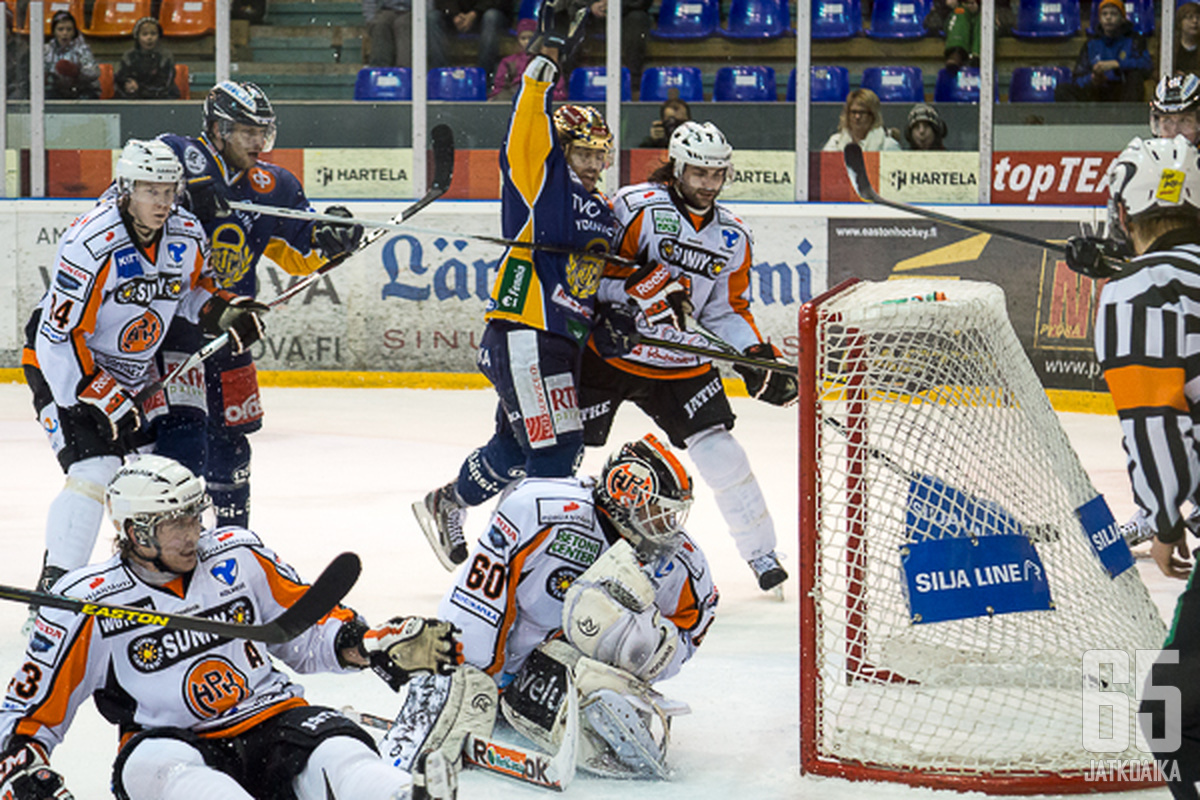 Justin Azevedo hääri kapellimestarina Lukon 4-2-voitossa.