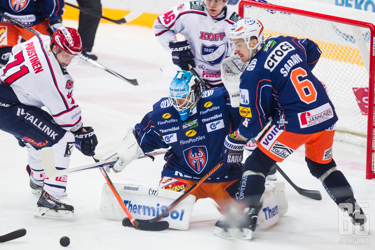 Tappara ja HIFK taistelivat puolivälierissä 2015. Ottelusarja päättyi yleisimpään tulokseen, 4−2.