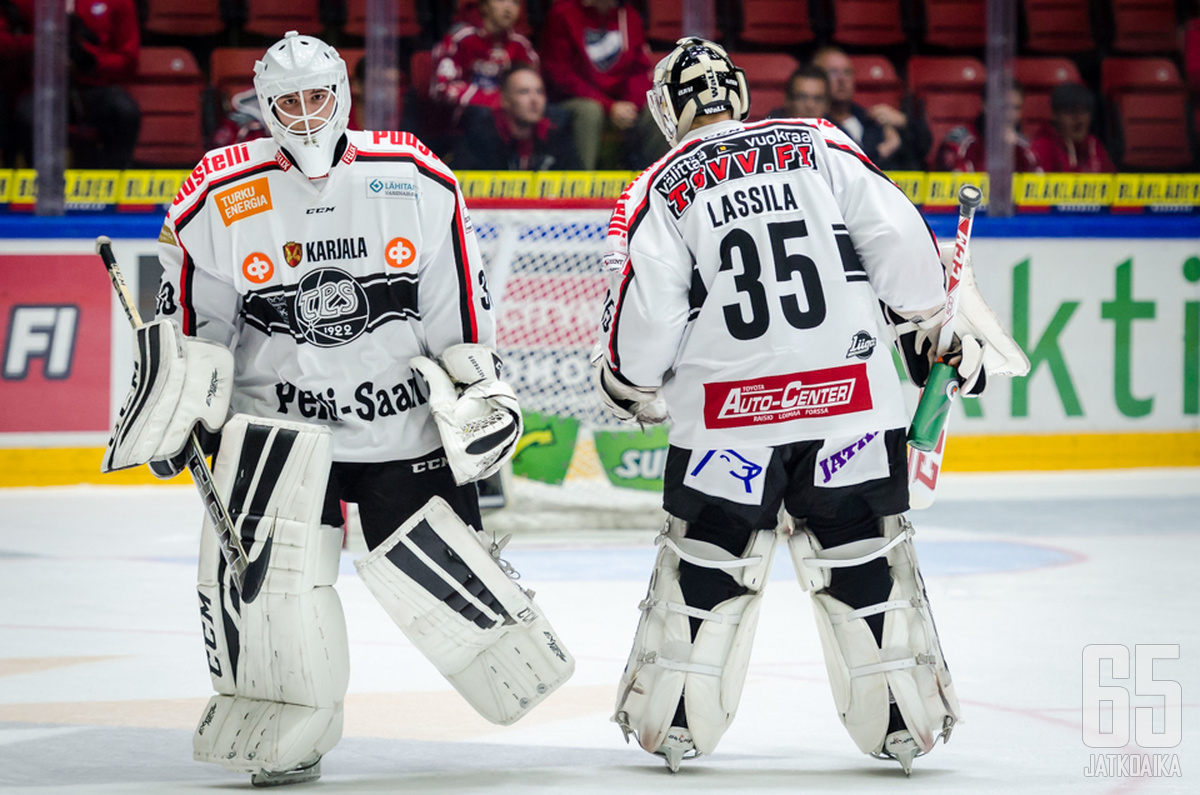 Teemu Lassila sai siirtyä maalitolppien väliin jo ensimmäisen erän lopussa.