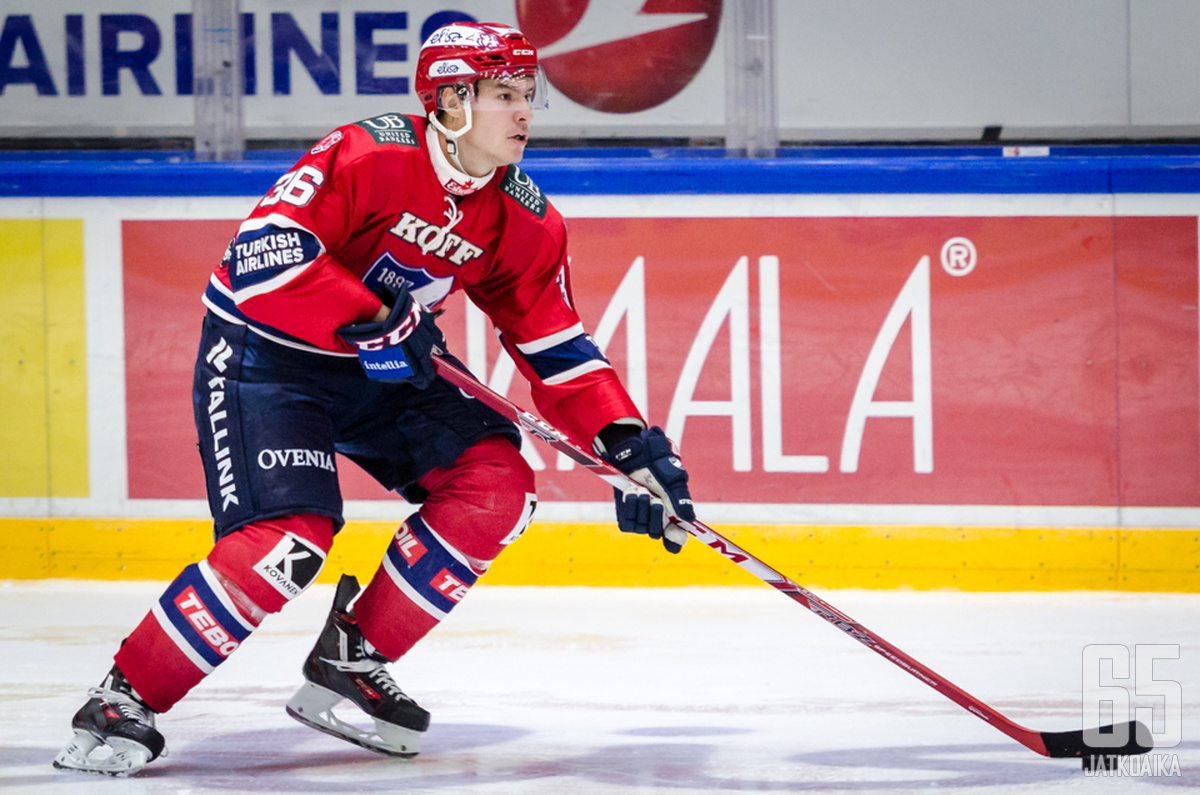 Tämän kauden paluumuuttaja Joonas Järvinen on HIFK-puolustuksen isäntä. Makuupaikkoja maalin edestä lienee tarjolla lauantaina Oulussakin.