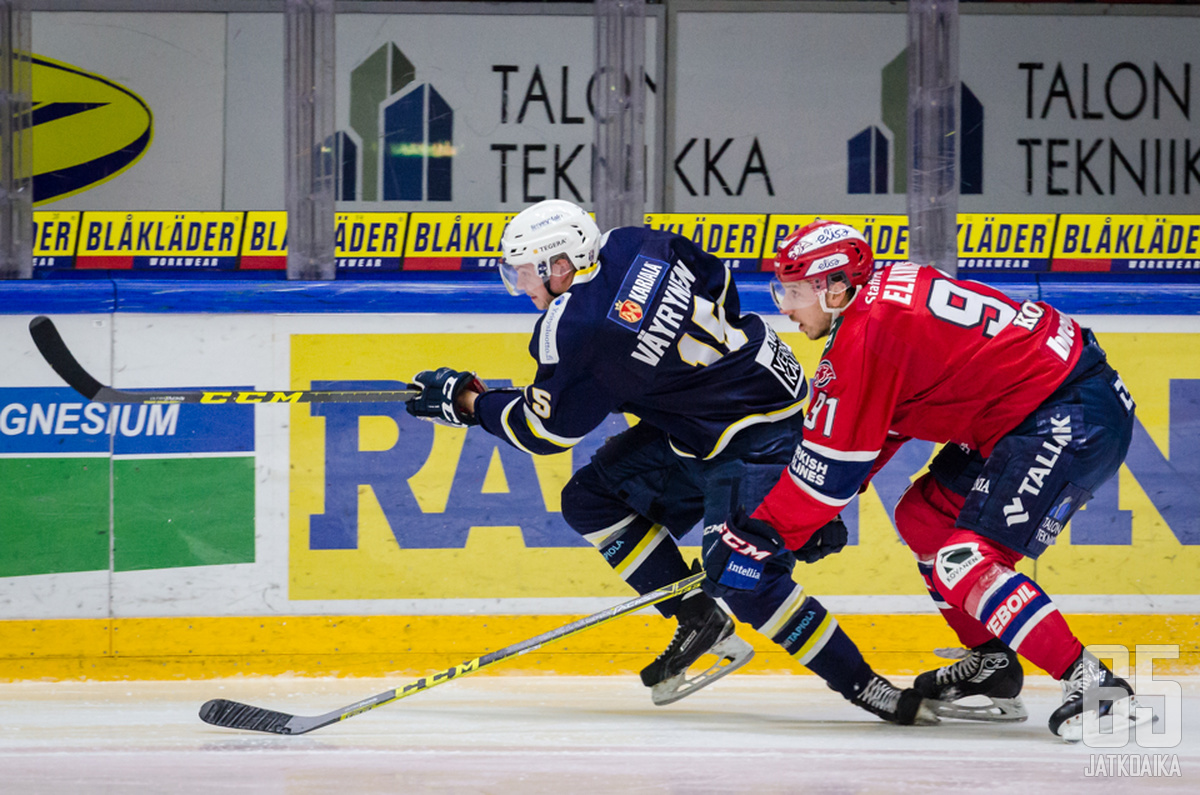 Blues yrittä aiheuttaa hankaluuksia luistelullaan.