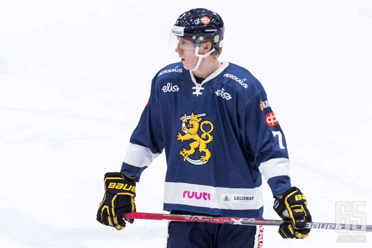 Mikkola on edustanut Suomen A-maajoukkuetta kahdella edellisellä kaudella.