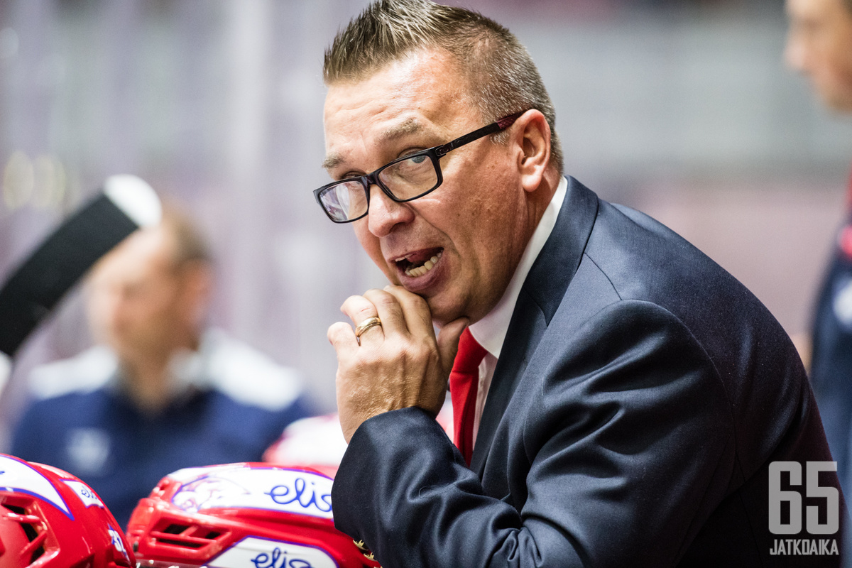 Ari-Pekka Selin yrittää saada HIFK:n takaisin jaloilleen.