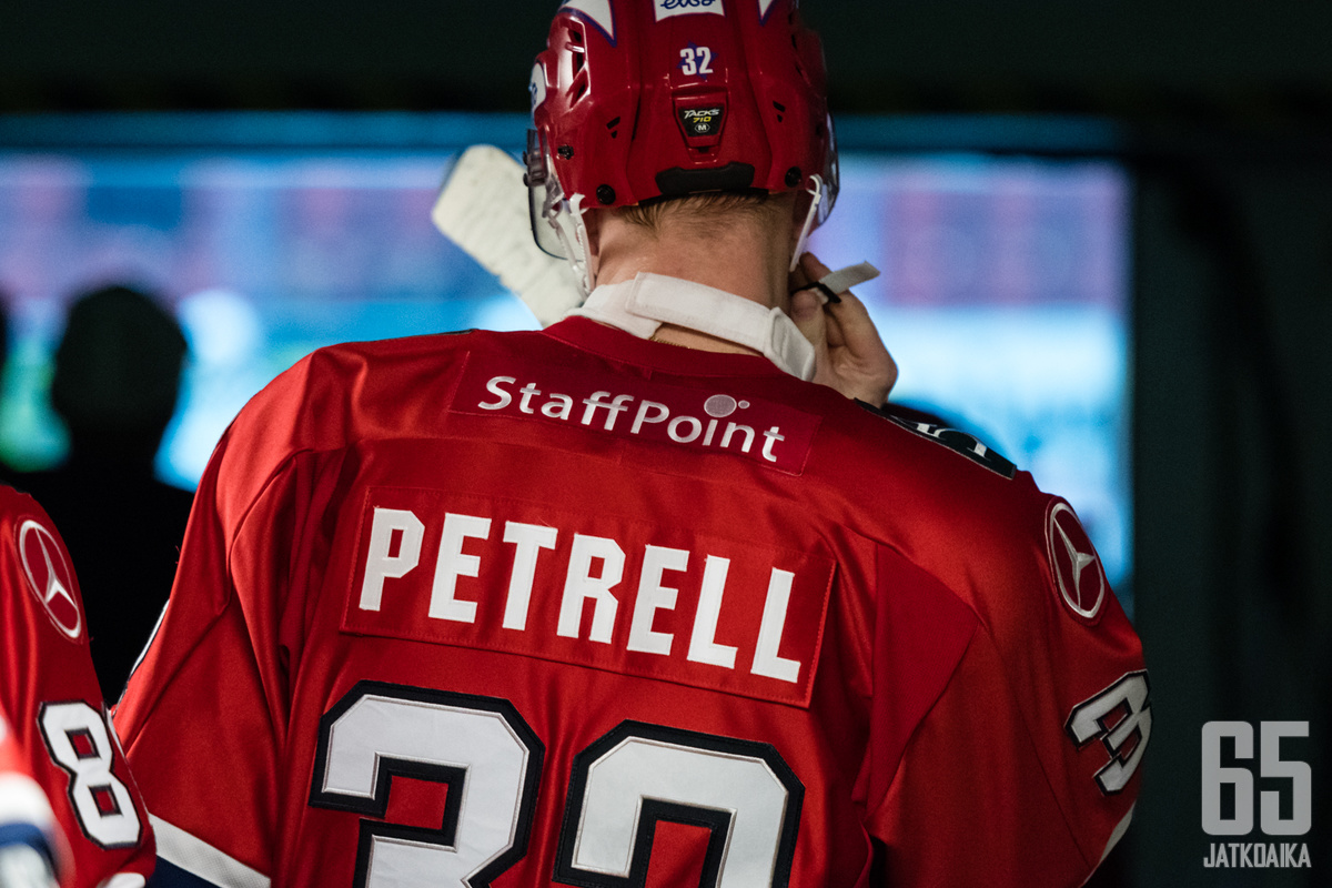 HIFK:n Lennart Petrell (32) Liiga-ottelussa HIFK - Jukurit, Helsingin jäähallissa, 22. syyskuuta 2017.