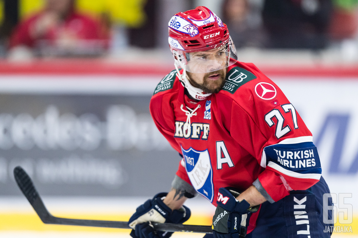 Juha-Pekka Haataja joutuu huilaamaan pelikiellon takia seuraavat kolme ottelua.