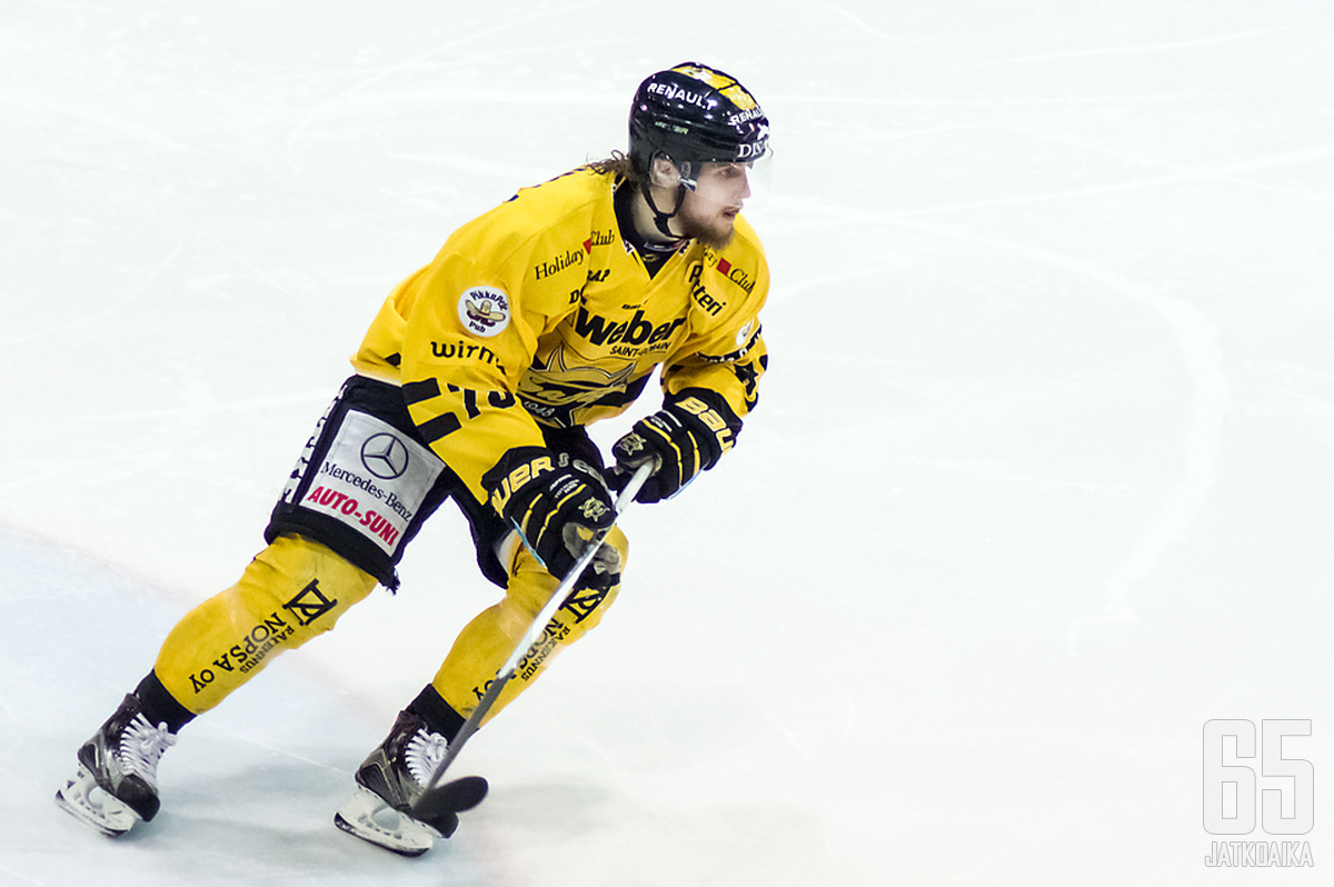 Mikael Kuronen pukee keltaista ylleen myös ensi kaudella.