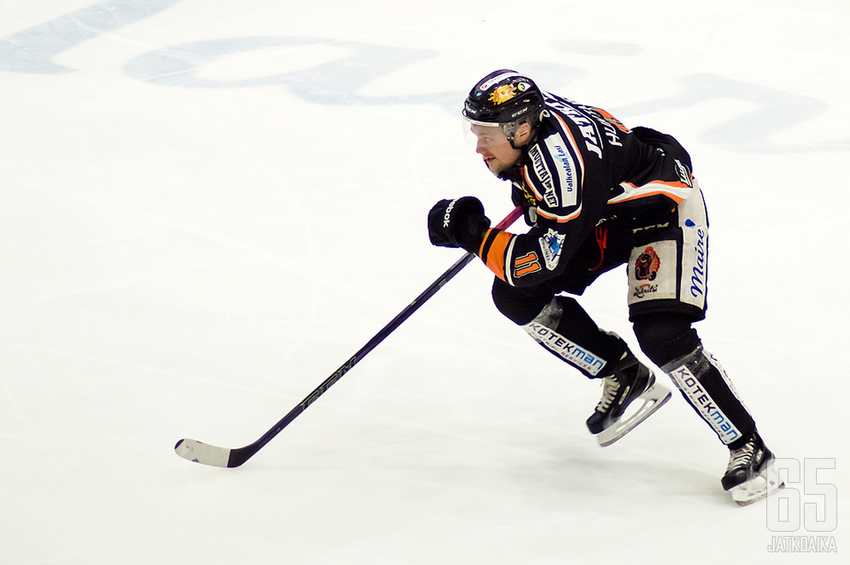 Huhtanen pelasi viime kauden Kouvolassa.