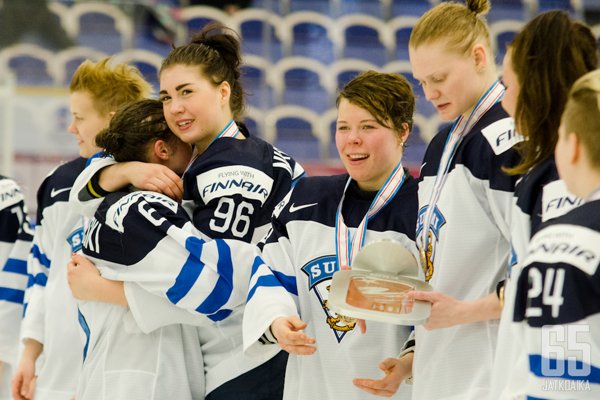 Emma Nuutinen (96) voitti A-tyttöjen lisäksi kultaa naisten SM-sarjassa ja pronssia naisten MM-kisoissa.