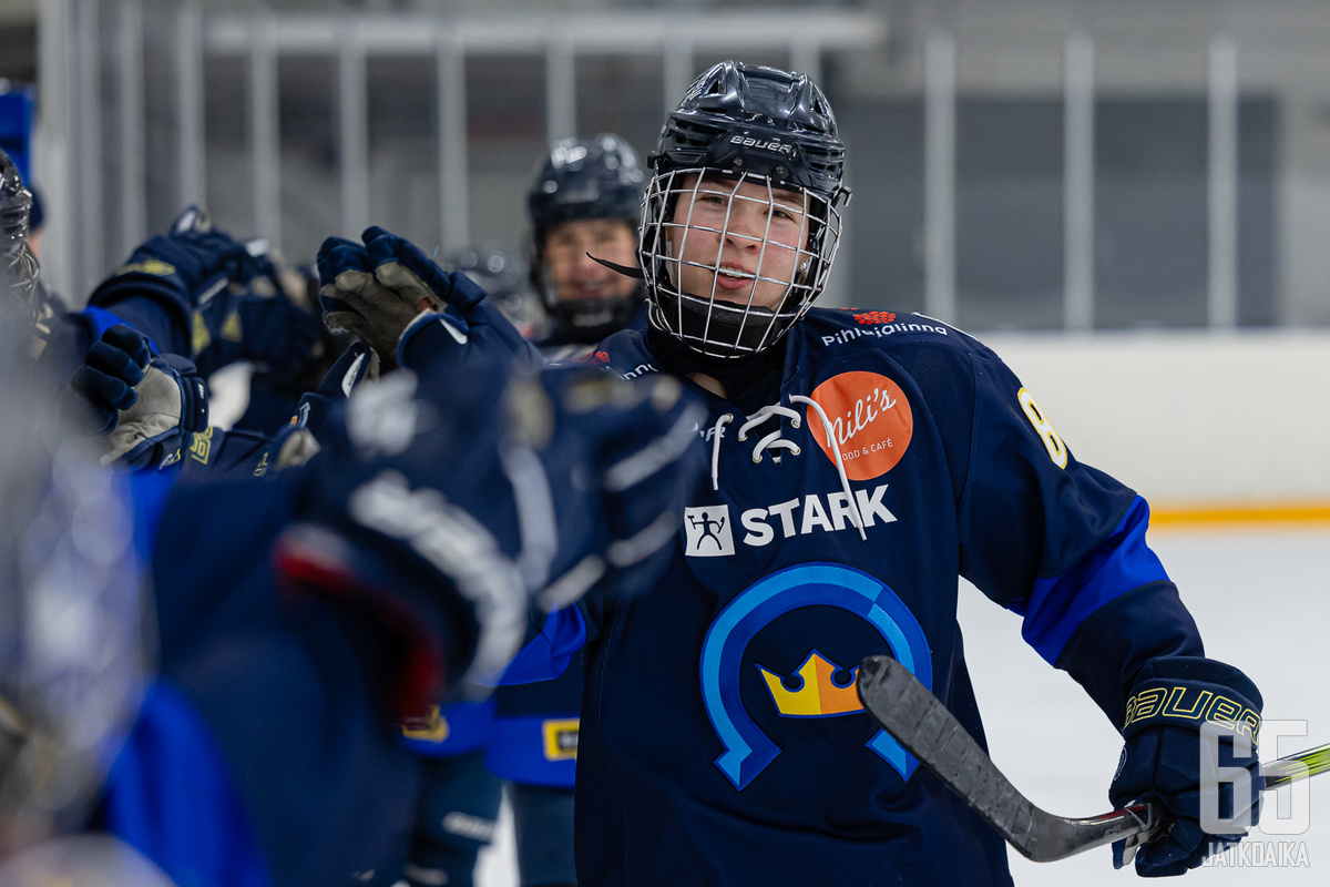 Kiekko-Espoo lähtee maalitykki Lisette Täksin johdolla välieriin runkosarjan voittajana.