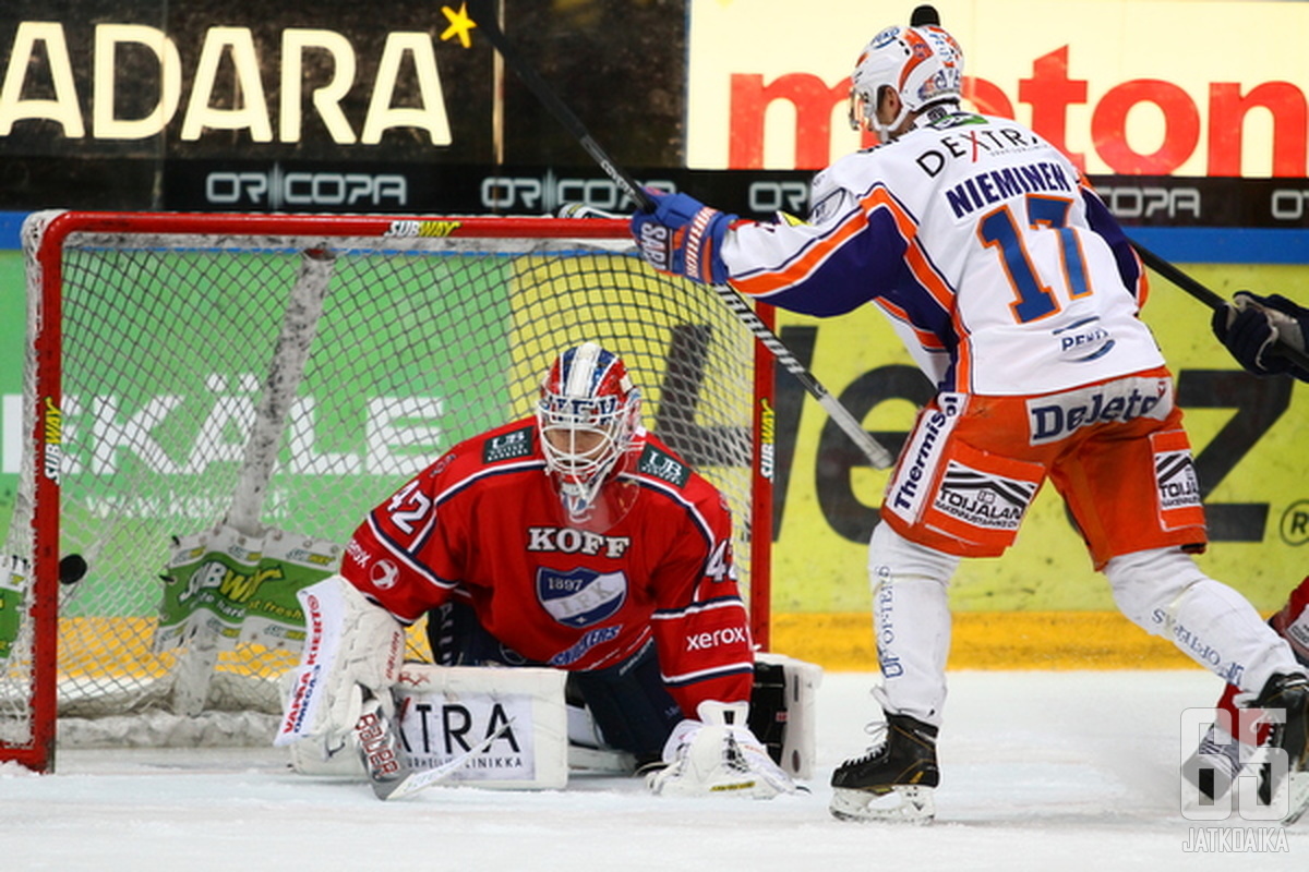 Ville Nieminen teki kaksi maalia vastustajan verkkoon.