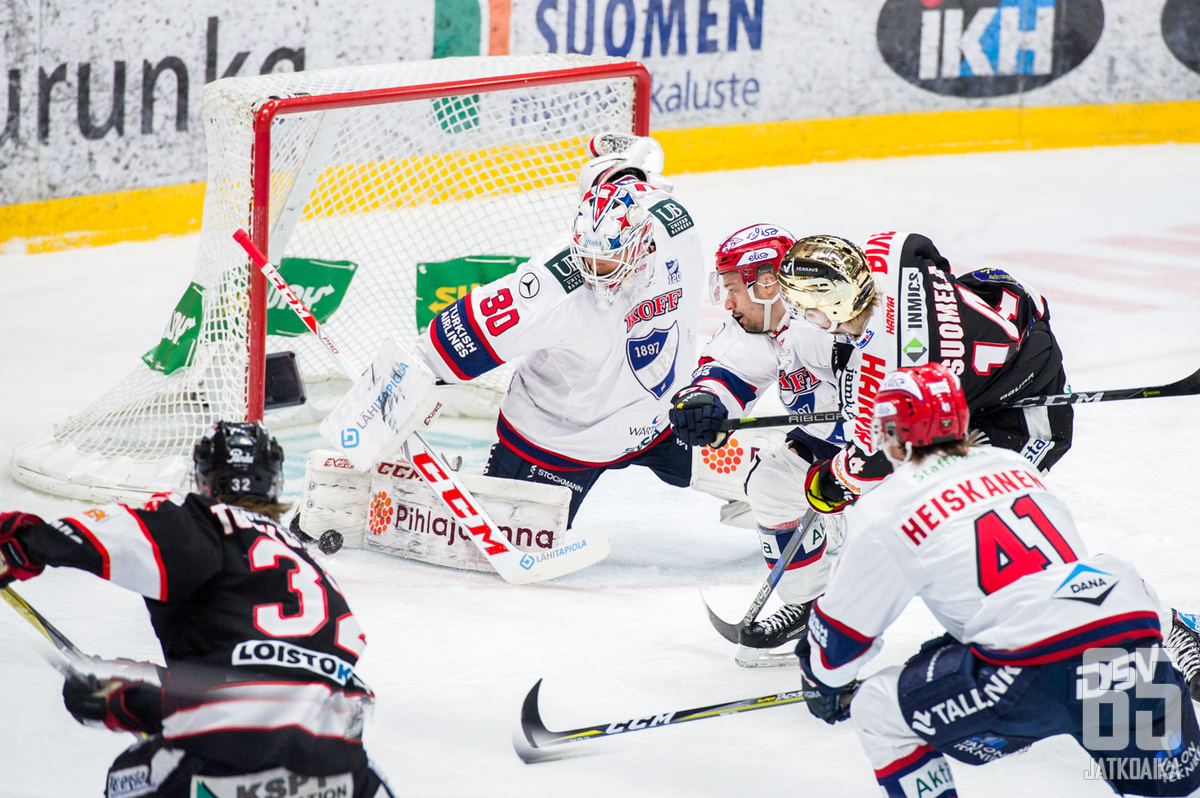 Ensimmäisessä ottelussa HIFK:n maalilla oli ruuhkaa, mutta Lankinen pelasti voiton HIFK:lle.
