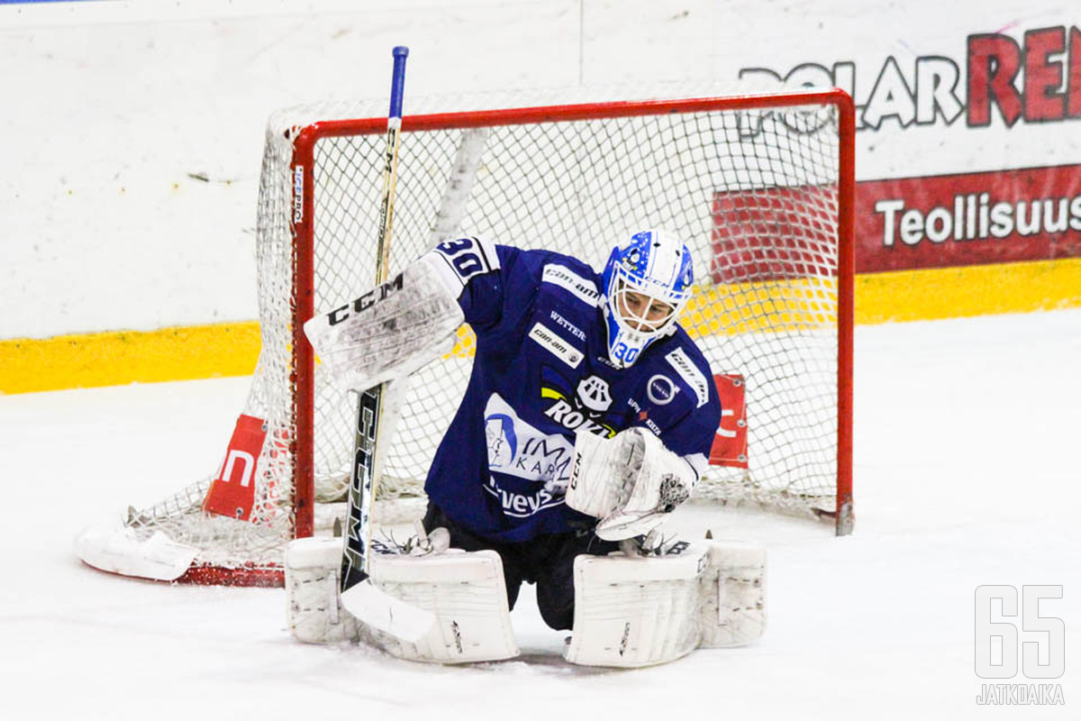 Paavo Hölsä torjui kauden ensimmäisen nollapelinsä Peliittoja vastaan.