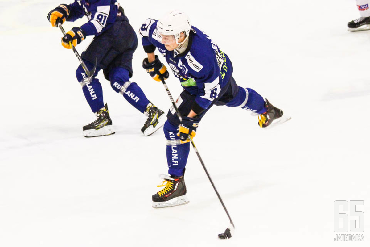 RoKin kapteeni Henri Joki-Erkkilä pelasi useamman kauden yhdessä juhlittavan Ilari Sainion kanssa.