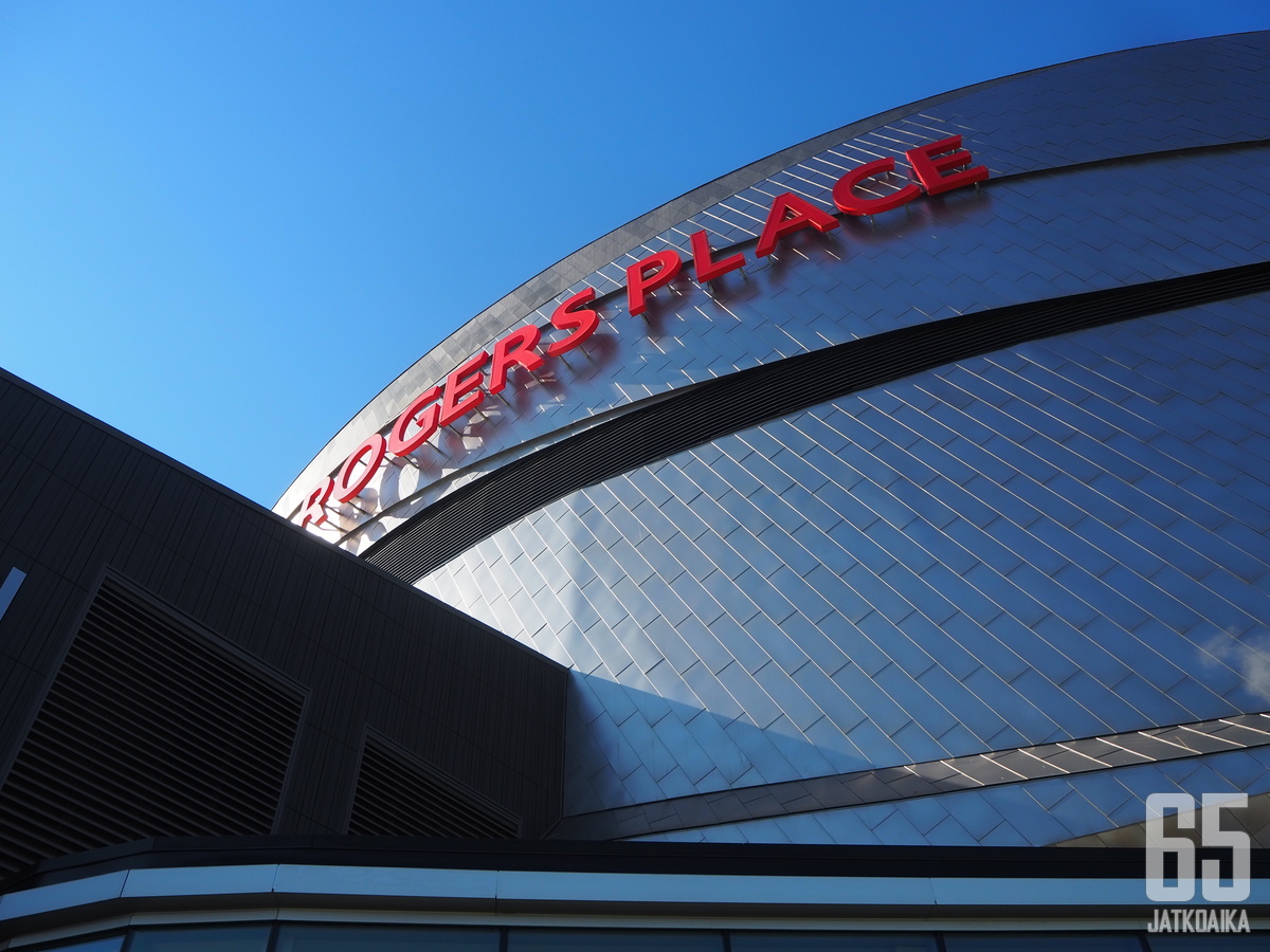 Pelit käynnistyivät Edmontonissa Rogers Place -areenalla.