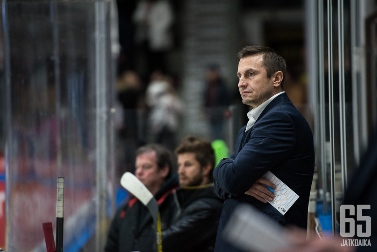 Ville Peltoselle tuleva kausi on toinen Lausanne HC:n päävalmentajana.