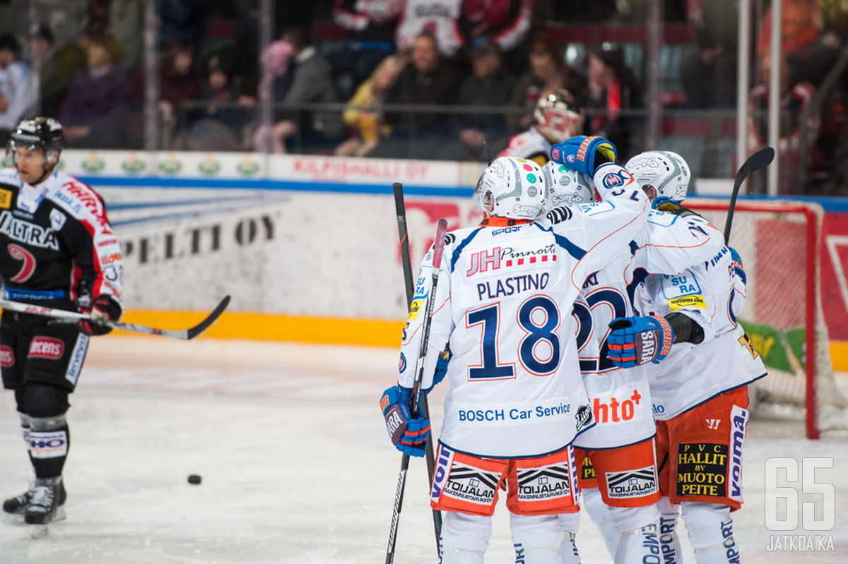 Tappara juhli voittoa dramaattisten vaiheiden jälkeen.