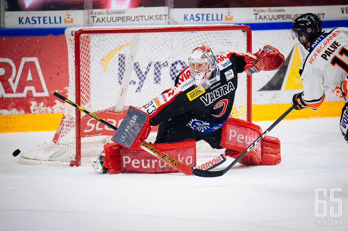 Pekka Tuokkola pelasi JYPin maalilla hyvän ottelun.