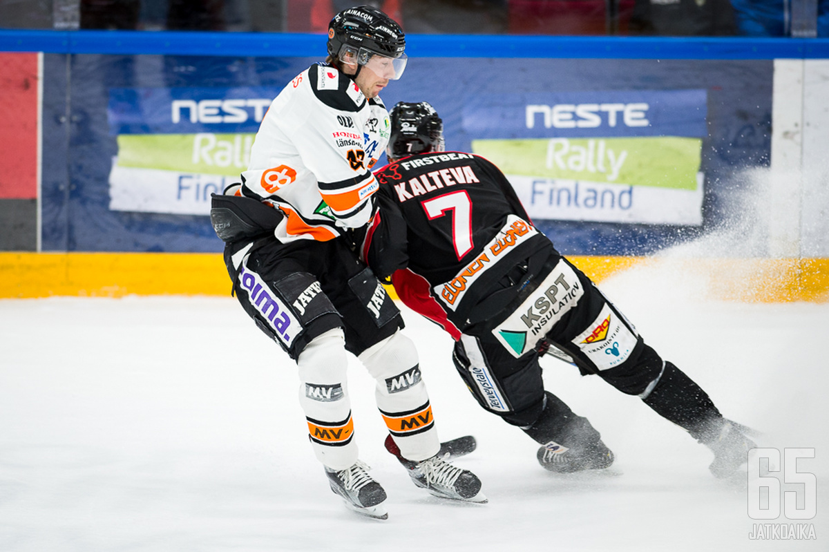 Janne Lahti oli illan ottelussa pelipäällä.