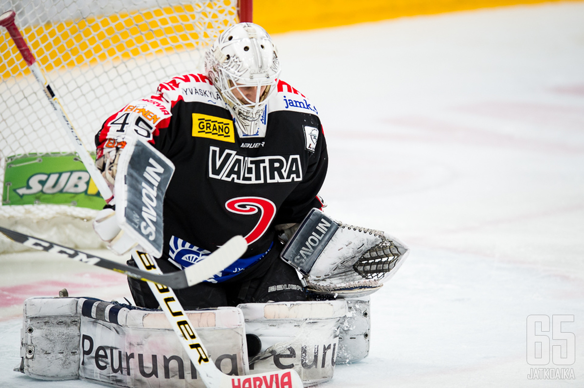 Juho Olkinuora pelasi tyynen varmasti JYPin maalilla.