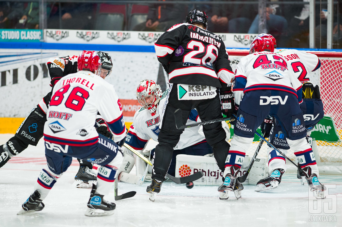 HIFK:n maalilla riitti vilinää ottelun aikana.